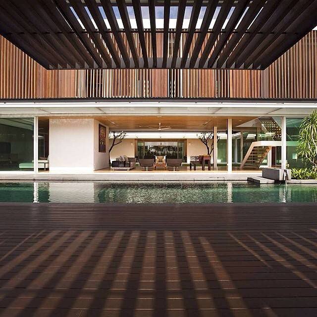 Contemporary house designs in swiming pool